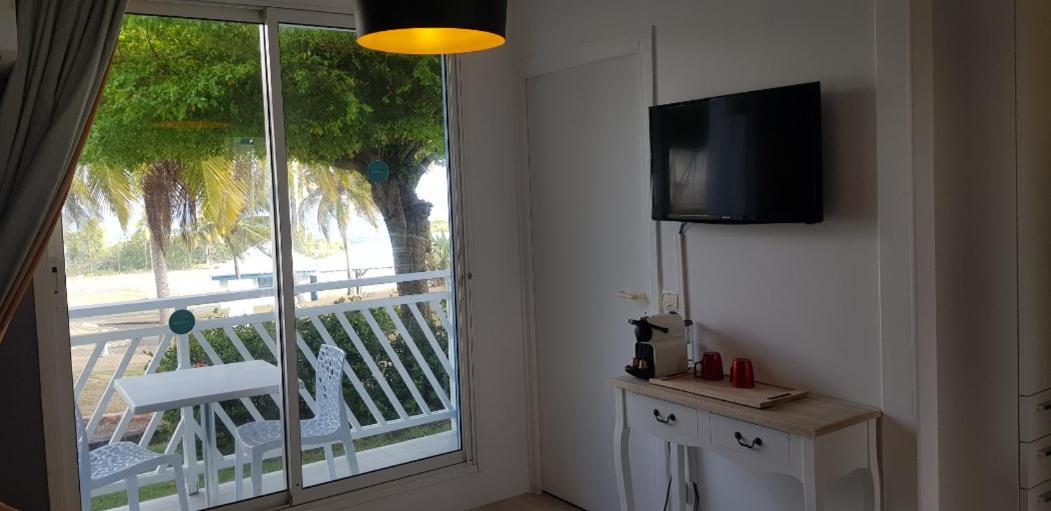 Romantique Et Bel Appartement En Bord De La Mer, Piscine Surveillee Et Belle Plage A 50M Сен-Франсуа Экстерьер фото