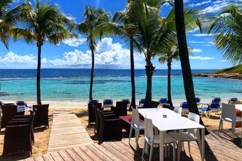 Romantique Et Bel Appartement En Bord De La Mer, Piscine Surveillee Et Belle Plage A 50M Сен-Франсуа Экстерьер фото